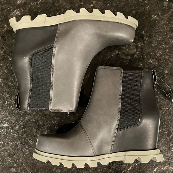 New Sorel Joan of Arctic Wedge III Chelsea Bootie, Waterproof Leather Ankle Boot - Picture 15 of 16